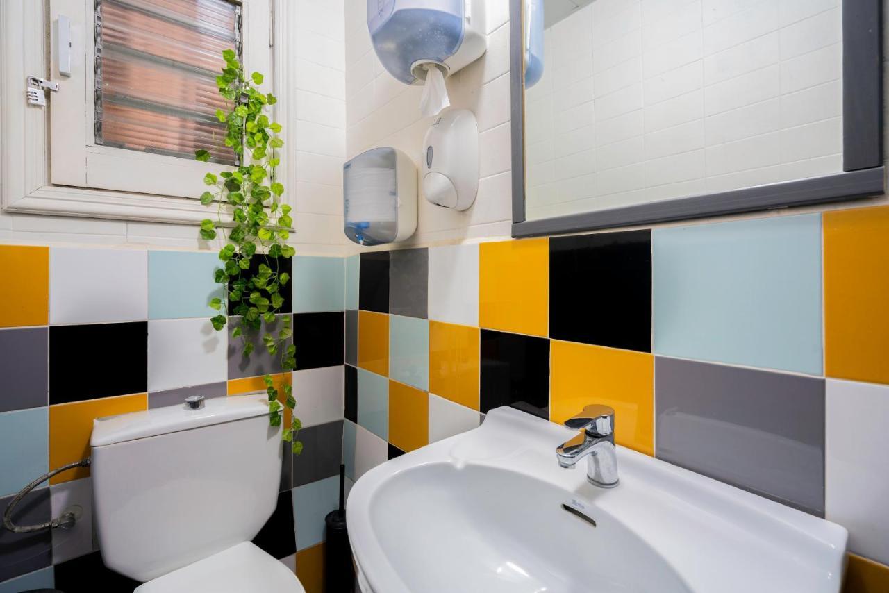 Casa Barcelo Hostel Barcellona Esterno foto